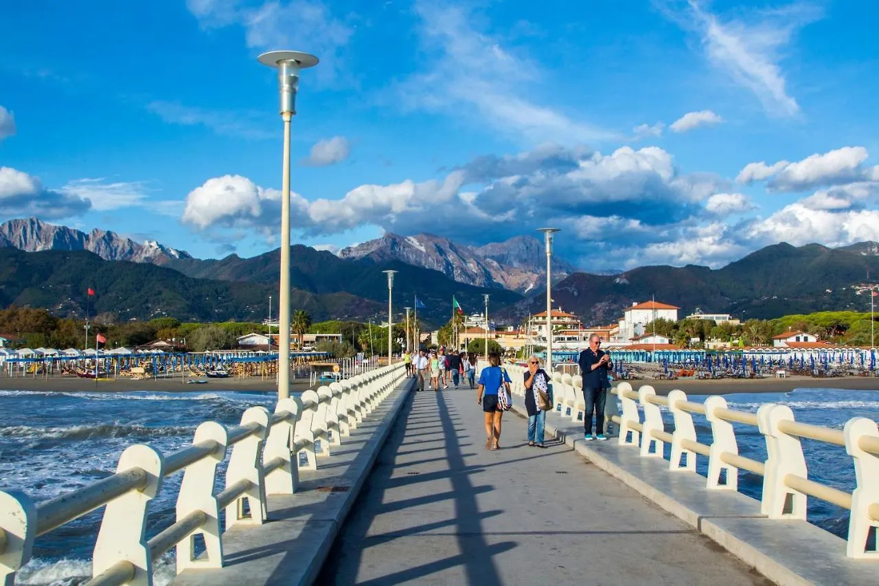 Terrazza Apuana A Few Steps From The Sea - Happy Rentals Forte dei Marmi Italy