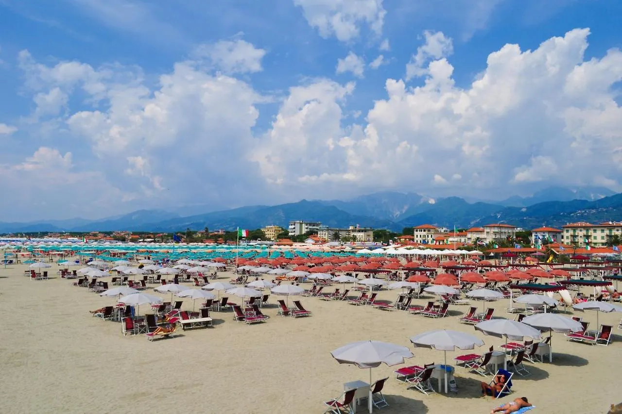 Terrazza Apuana A Few Steps From The Sea - Happy Rentals Forte dei Marmi Apartment